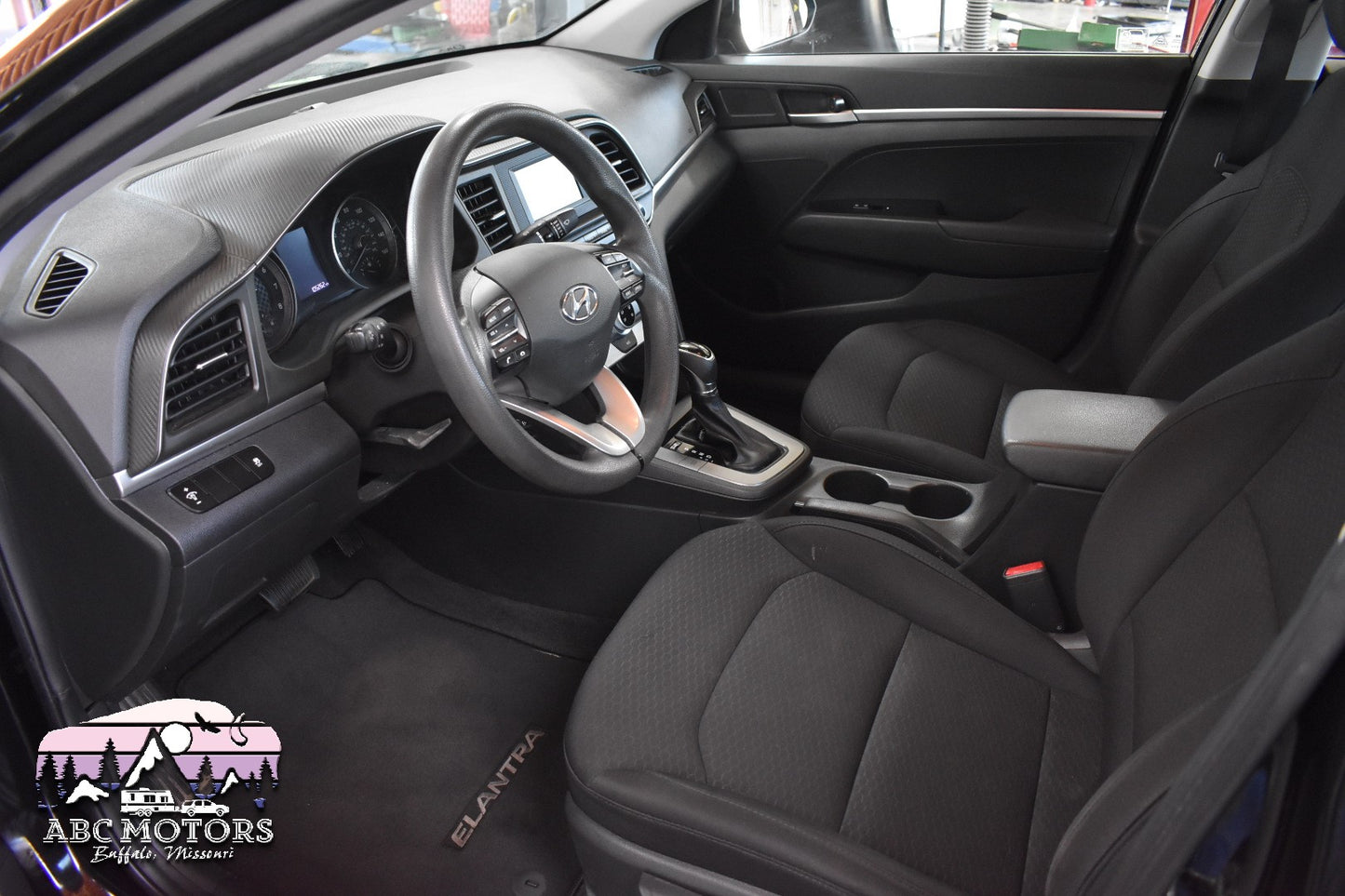 2019 Hyunda Elantra SE - 105,218 Miles - Sedan - Pre-Owned Vehicle