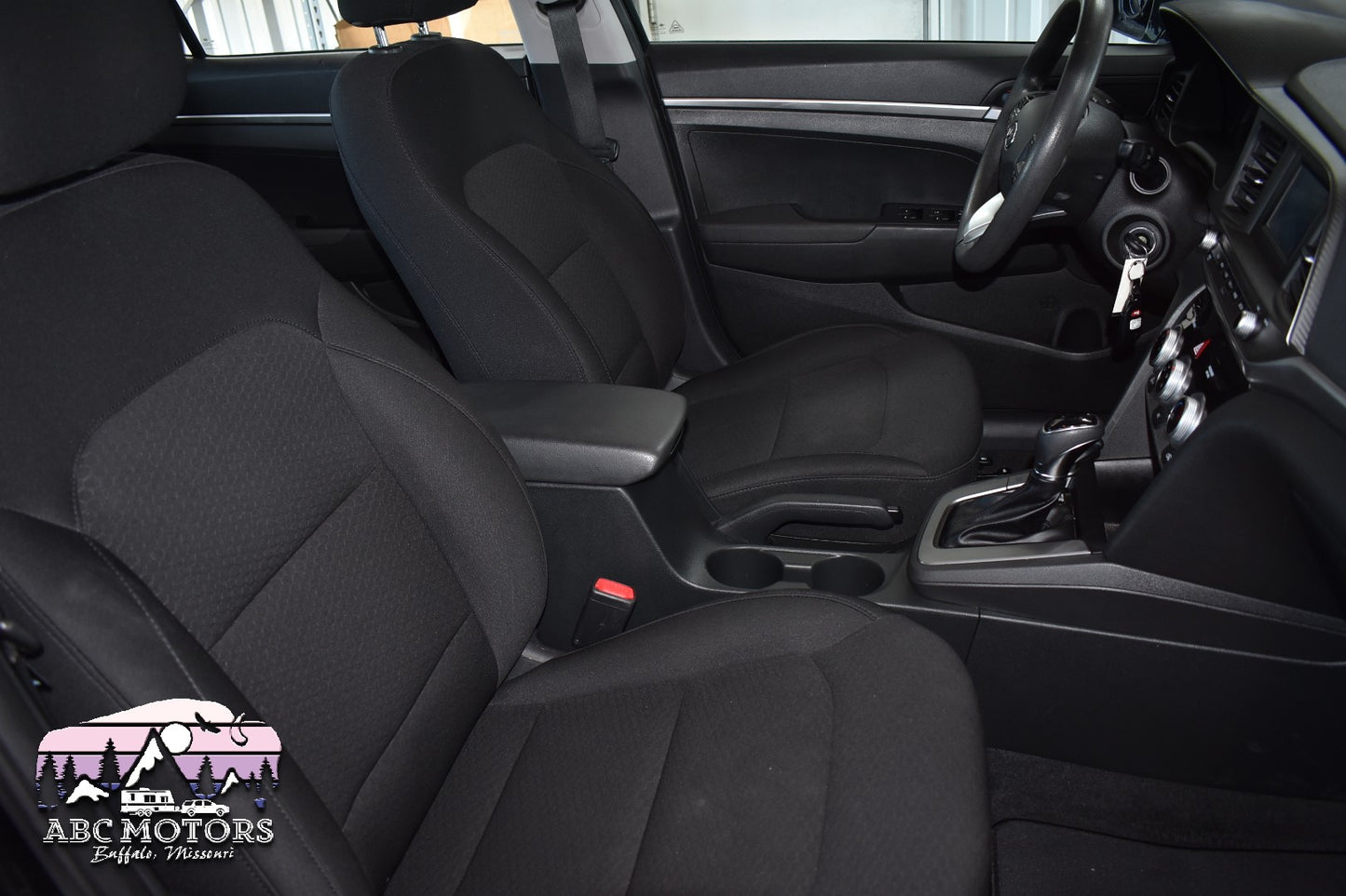 2019 Hyunda Elantra SE - 105,218 Miles - Sedan - Pre-Owned Vehicle