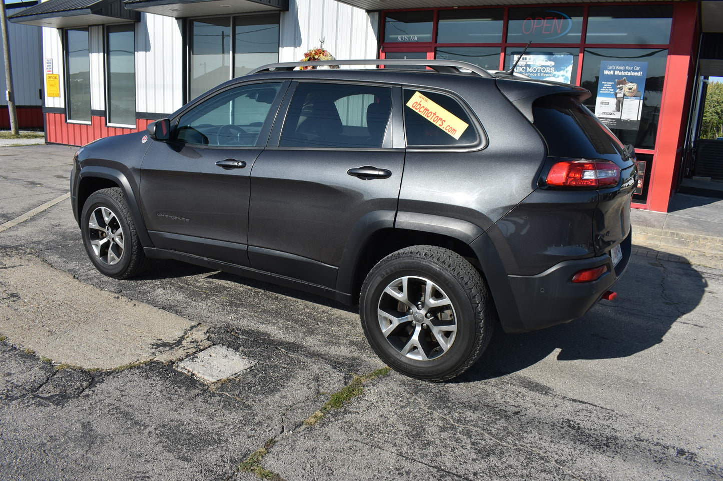 2015 Jeep Cherokee - Trailhawk -  SUV - 147,909 Miles - Pre-Owned Vehicles
