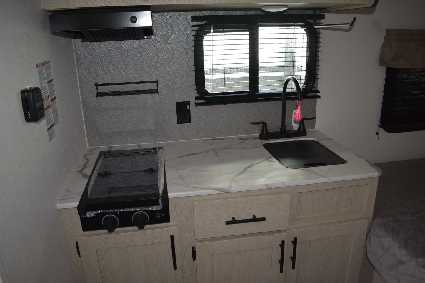 Forest River Shasta Oasis Compact - 16RE Floorplan - Travel Trailer RV - 17 ft - 2026 Edition