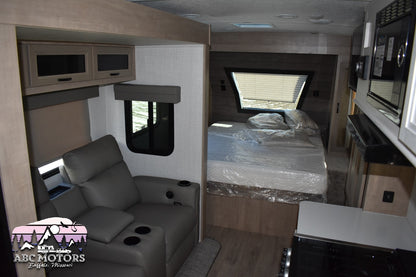 Forest River Palomino RV - SolAire Ultra Lite - 208SS Floorplan - Travel Trailer RV - 24 ft - 2024 Edition