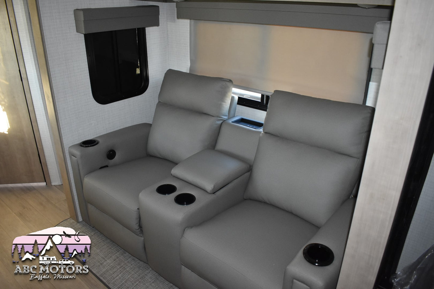 Forest River Palomino RV - SolAire Ultra Lite - 208SS Floorplan - Travel Trailer RV - 2024 Edition