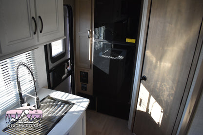Forest River Palomino RV - SolAire Ultra Lite - 208SS Floorplan - Travel Trailer RV - 24 ft - 2024 Edition